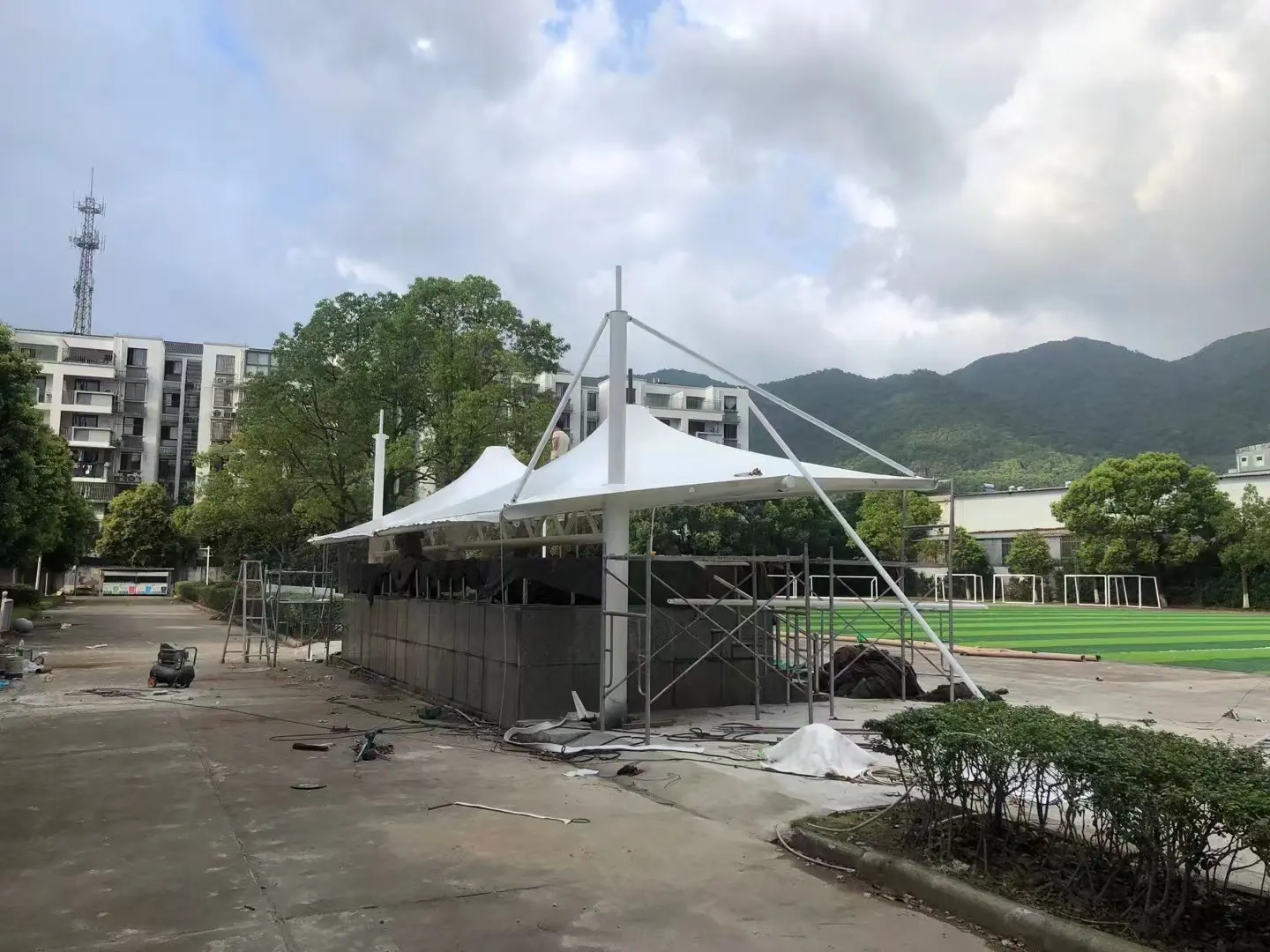 2026年贵州施秉停车棚球场棚改造纪实:老旧雨棚换新,运维压力怎么降